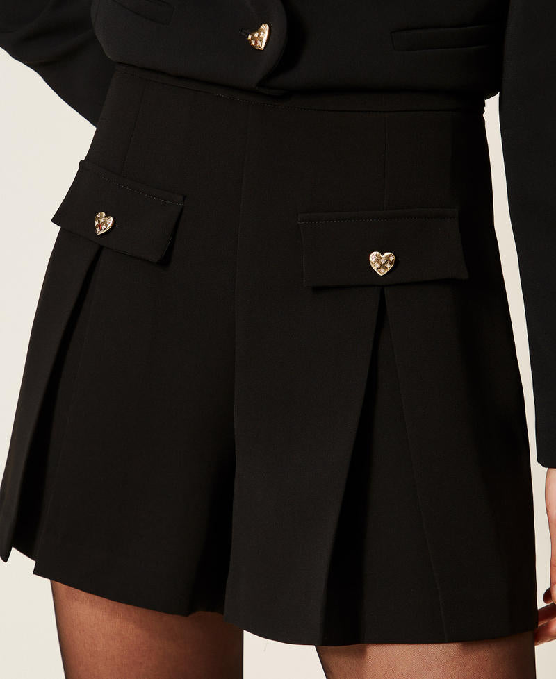 Twinset 262TP2042 - Shorts in crêpe con bottoni a cuore