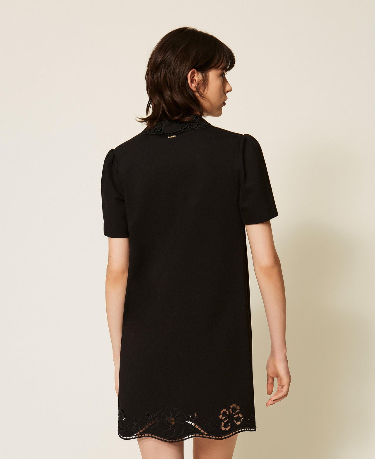 Twinset 262TP2671 - Abito corto con ricamo sangallo