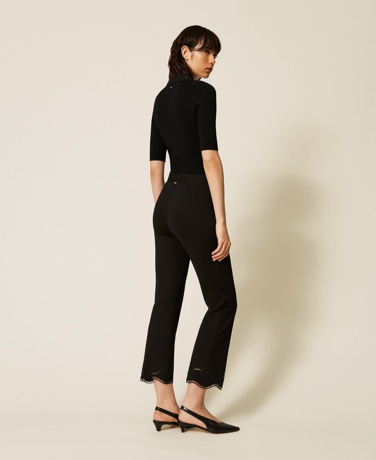Twinset 262TP2673 - Pantaloni dritti con ricamo sangallo