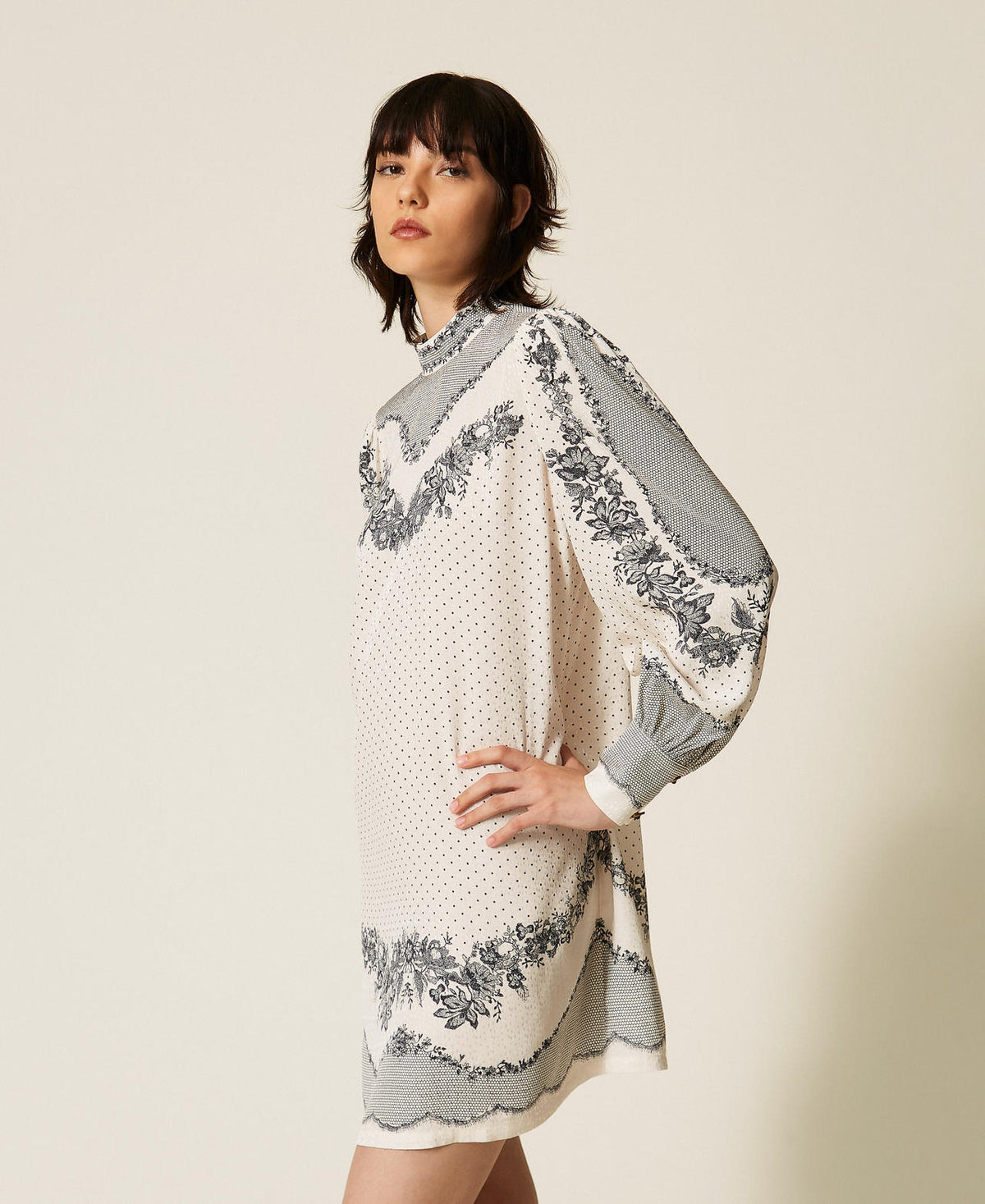 Twinset 262TP267C - Abito corto in raso jacquard a fiori e pois