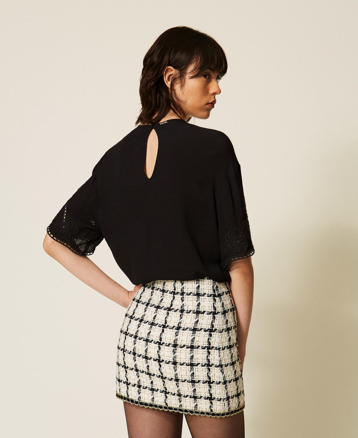 Twinset 262TP2720 - Blusa in crêpe de Chine con ricamo smerlato