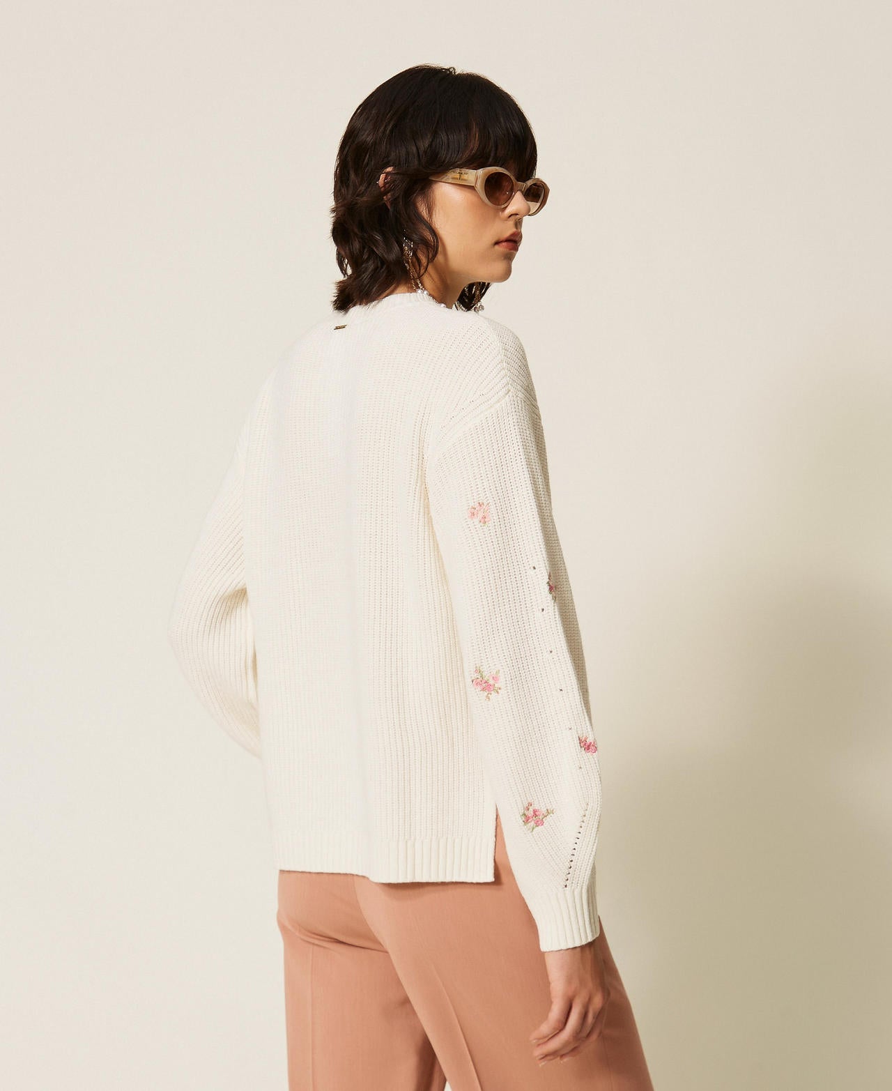 Twinset 262TP3410 - Maglia a coste in misto lana con ricamo floreale