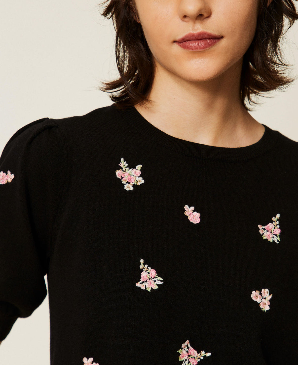 Twinset 262TP3460 - Maglia in misto lana con ricamo floreale