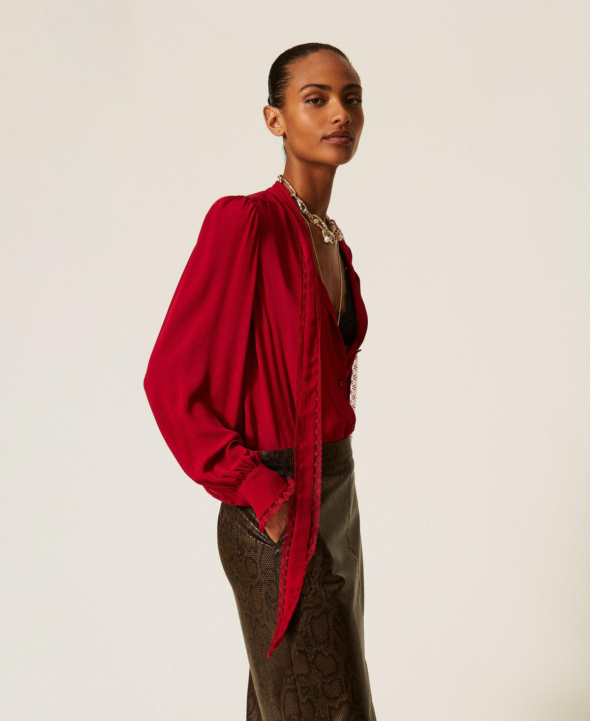 Twinset 262TT2324 - Camicia in crêpe de Chine con fiocco