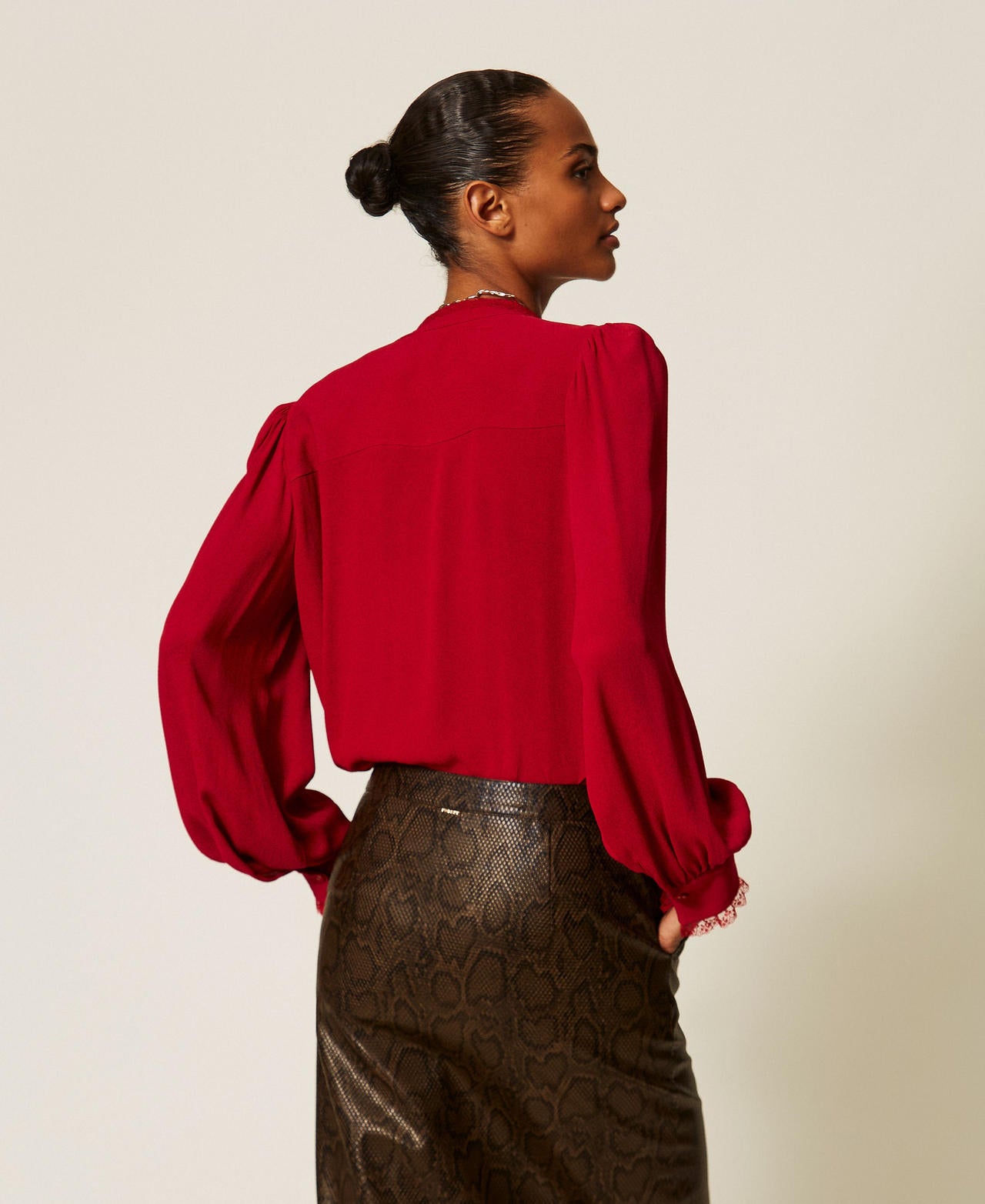 Twinset 262TT2324 - Camicia in crêpe de Chine con fiocco