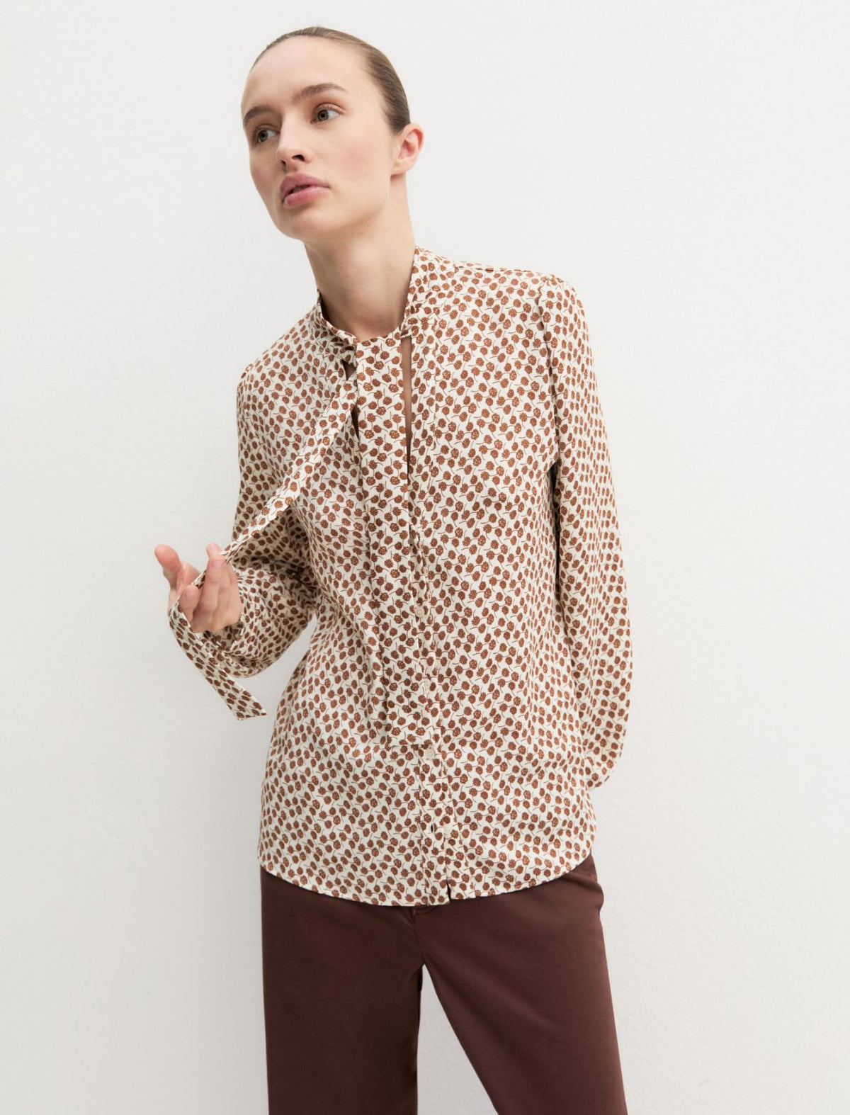 Emme Marella EMMALBORE - Camicia in crêpe con sciarpina - Vista 6