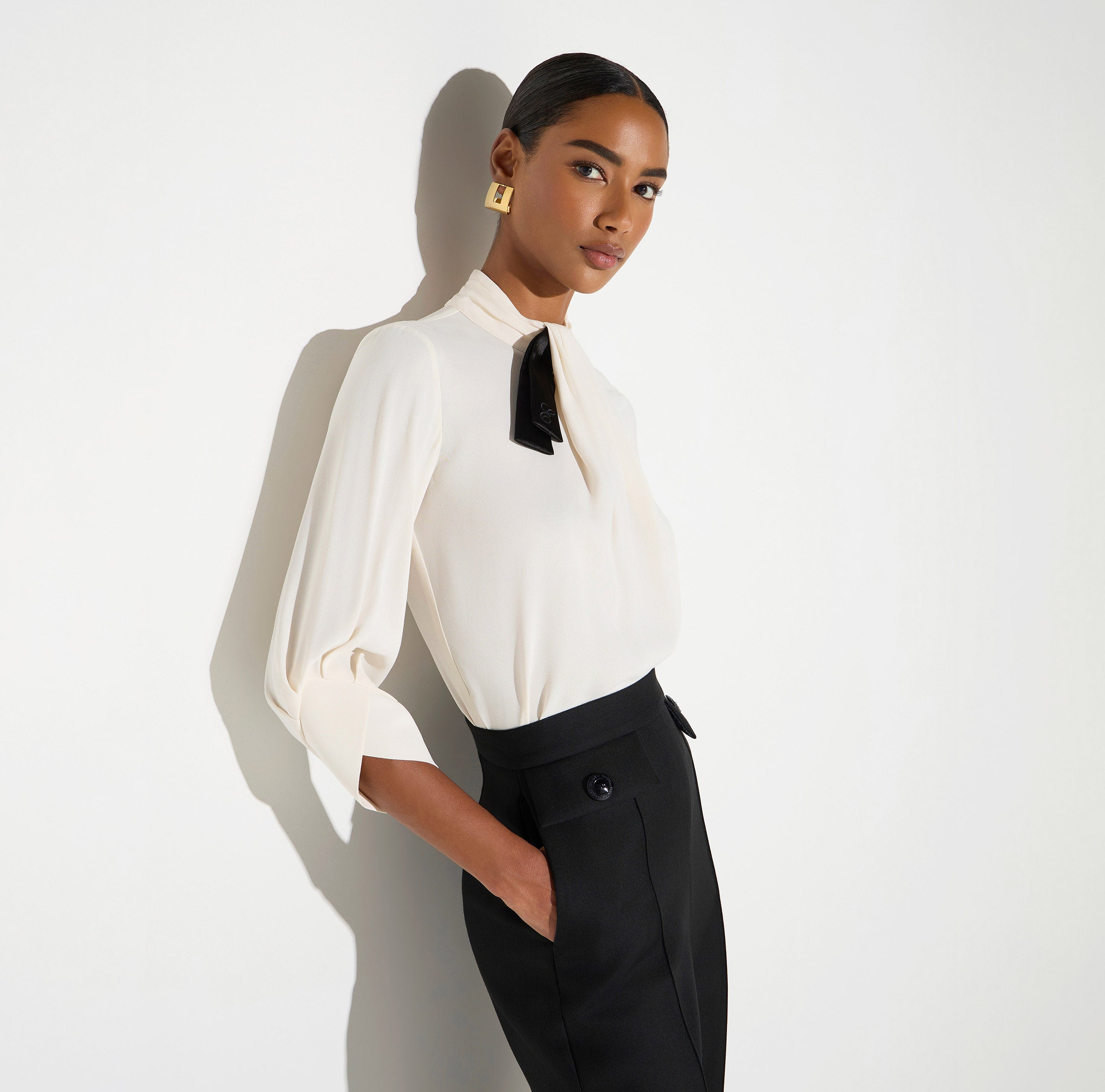 Elisabetta Franchi CA17866E2 - Blusa in georgette con cravattino