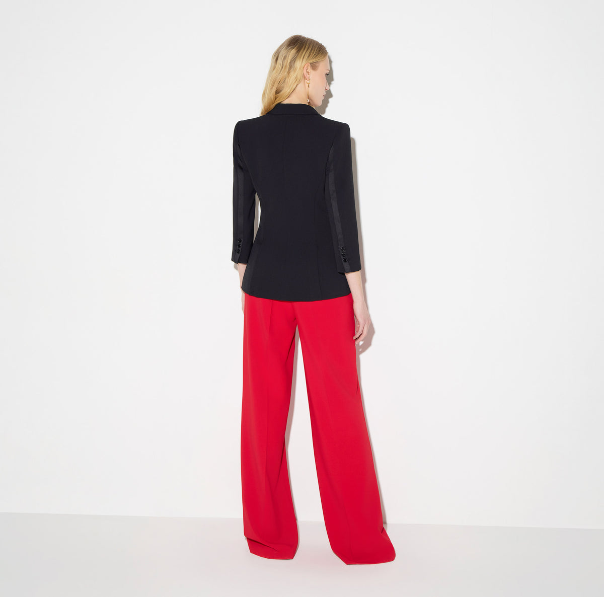 Elisabetta Franchi GI27567E2 - Veste en crêpe léger et satin