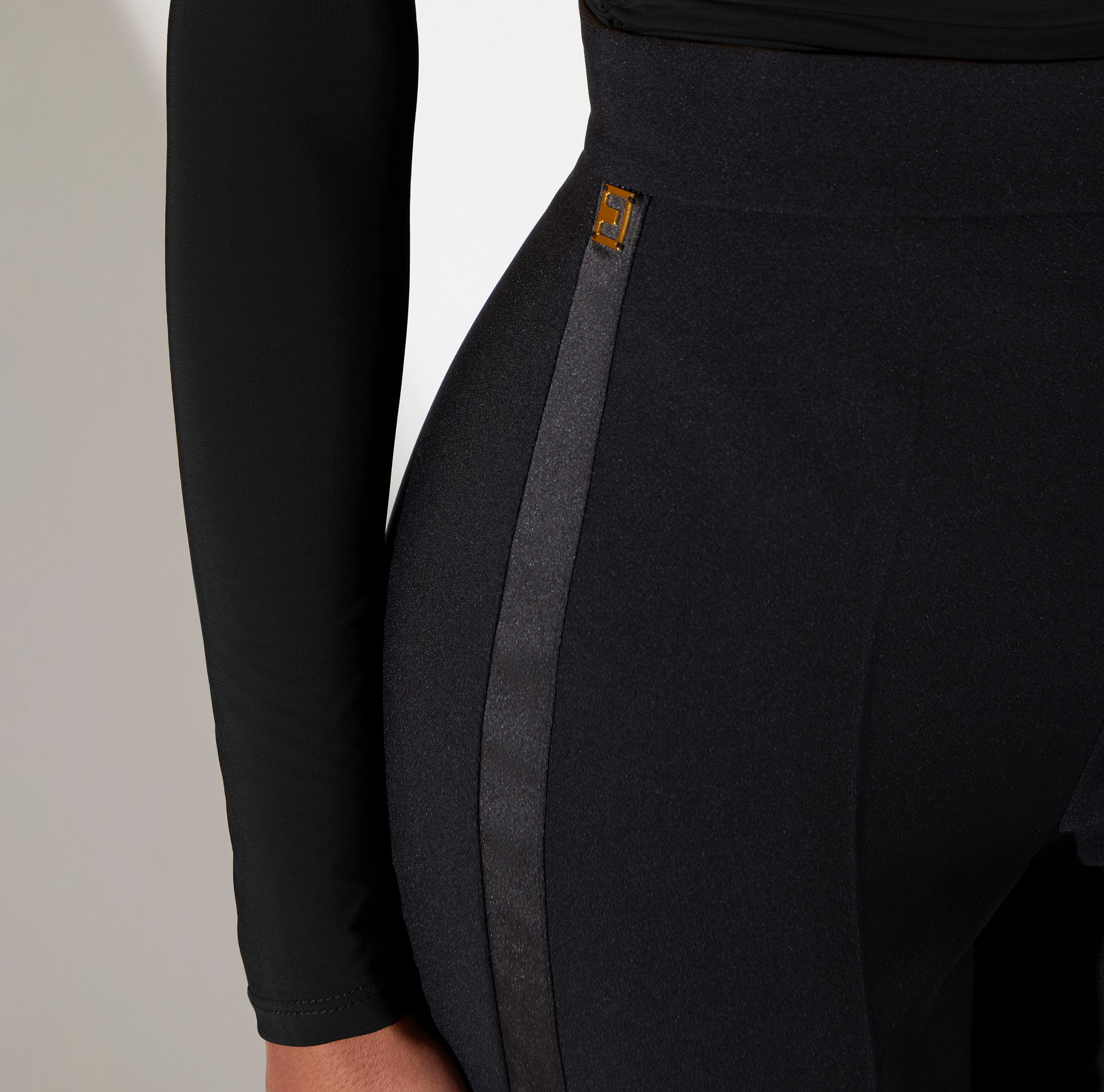 Elisabetta Franchi PA20567E2 - Pantaloni in crêpe leggero e raso