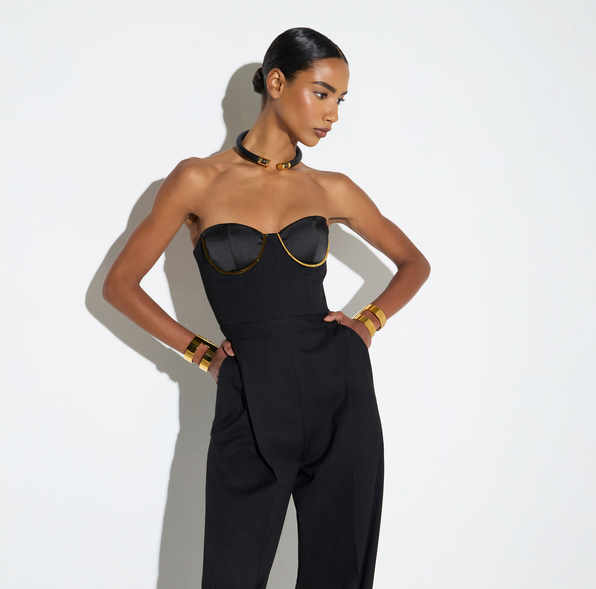 Elisabetta Franchi TU07567E2 - Combinaison en gabardine avec bonnets bijoux